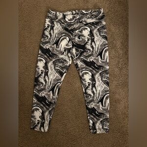Eye Candy Monochrome Swirl cropped Leggings buttery soft 2X